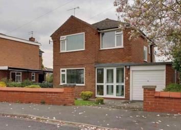 Detached house For Sale in Cheadle