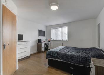 Town house To Rent in Liverpool