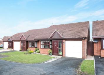 Detached bungalow For Sale in Wolverhampton