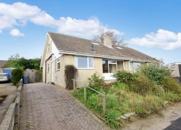 Semi-detached bungalow For Sale in Scarborough