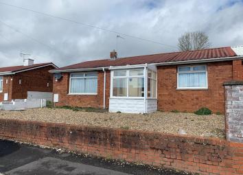 Semi-detached bungalow For Sale in Barry