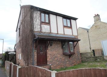 Detached house For Sale in Liversedge