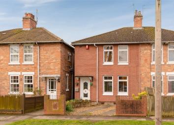 Semi-detached house For Sale in Warwick