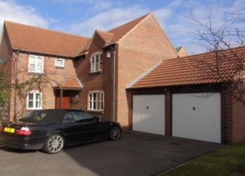 Detached house To Rent in Warwick