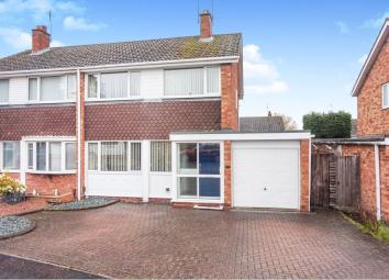 Semi-detached house For Sale in Studley