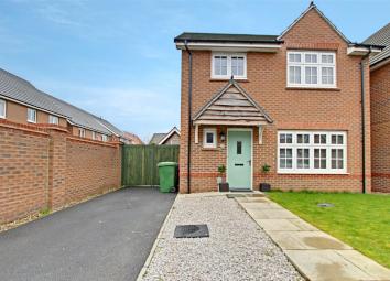 Detached house For Sale in Cottingham