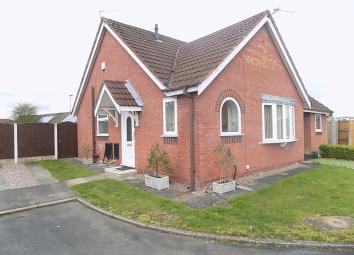 Semi-detached bungalow For Sale in Warrington