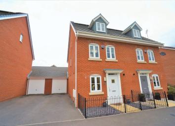Semi-detached house For Sale in Stratford-upon-Avon