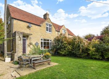 Semi-detached house To Rent in Chipping Norton