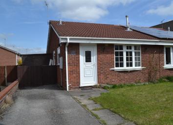 Semi-detached bungalow For Sale in Swadlincote