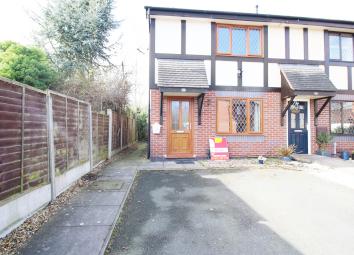 End terrace house To Rent in Telford