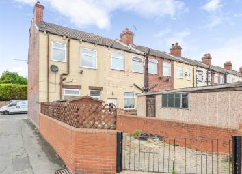 End terrace house To Rent in Pontefract