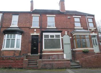 Terraced house For Sale in Dudley