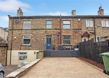 Cottage For Sale in Huddersfield