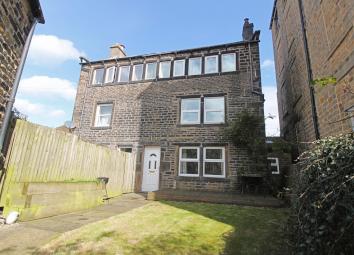 Semi-detached house To Rent in Holmfirth