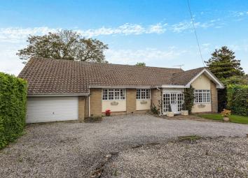 Detached bungalow For Sale in Worksop
