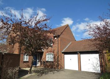 Detached house To Rent in Warwick