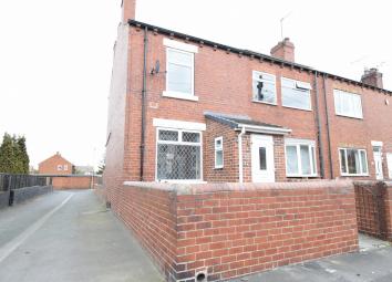 End terrace house To Rent in Normanton