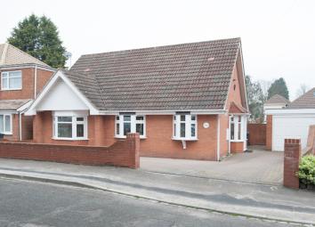 Detached bungalow For Sale in Birmingham