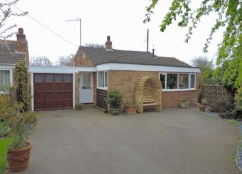 Detached bungalow For Sale in Towcester
