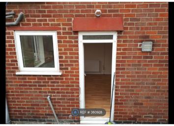 End terrace house To Rent in Northampton
