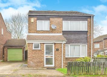 Detached house For Sale in Milton Keynes