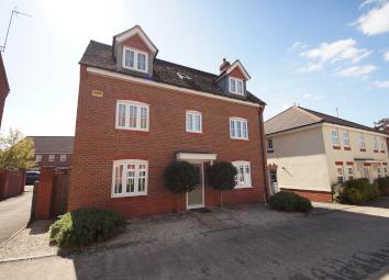 Detached house For Sale in Hook