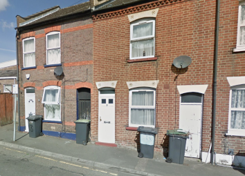 Semi-detached house To Rent in Luton