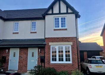 Semi-detached house For Sale in Warwick
