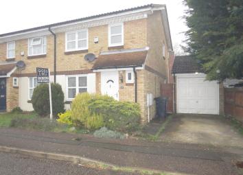 Semi-detached house For Sale in Luton