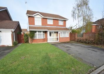 Detached house For Sale in Luton