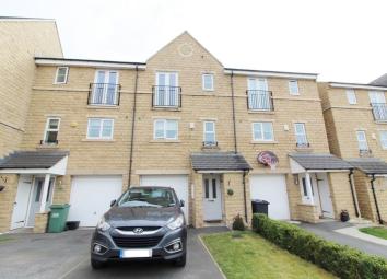 Town house For Sale in Huddersfield