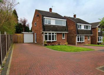 Link-detached house For Sale in Tamworth