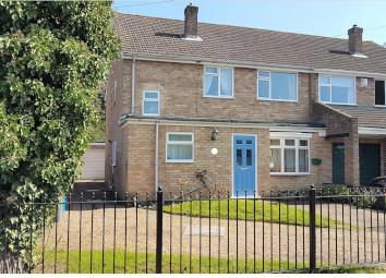 Semi-detached house For Sale in Ascot