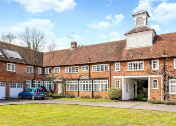 Terraced house For Sale in Guildford