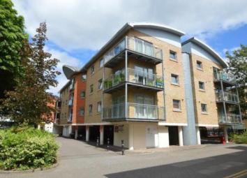 Terraced house To Rent in Walton-on-Thames