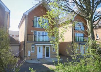 Detached house For Sale in Slough