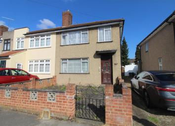 End terrace house For Sale in Hornchurch