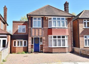 Detached house For Sale in Twickenham