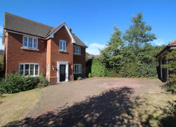 Detached house For Sale in Ashford