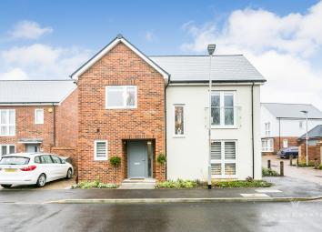 Detached house For Sale in Tunbridge Wells
