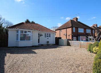 Detached bungalow For Sale in Ashford