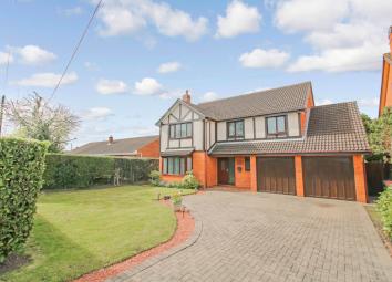 Detached house For Sale in Atherstone