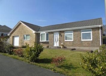 Detached bungalow For Sale in Llanelli