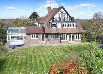 Detached house For Sale in Littlehampton