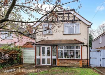 Detached house For Sale in Redhill