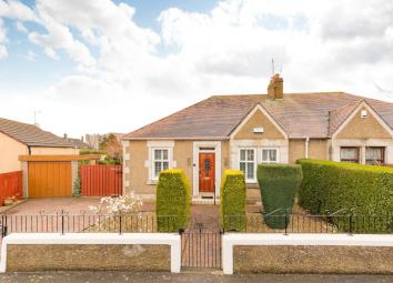 Semi-detached bungalow For Sale in Edinburgh