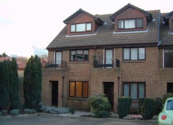 Flat To Rent in Sunbury-on-Thames