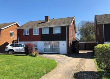 Semi-detached house To Rent in Sidcup