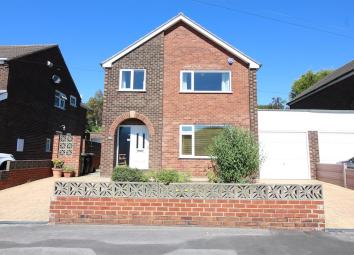 Link-detached house For Sale in Leeds